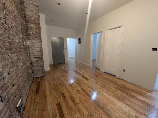 104-55 42nd Ave, Unit 1B in Queens, NY - Foto de edificio - Building Photo