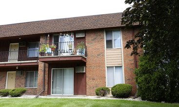 Barberry Apartments in Dyer, IN - Foto de edificio - Building Photo