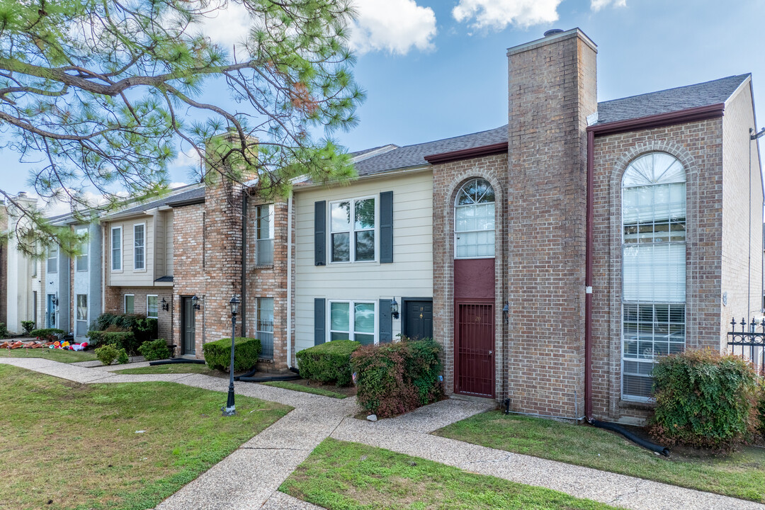 Beverly Village Townhomes in Houston, TX - Building Photo