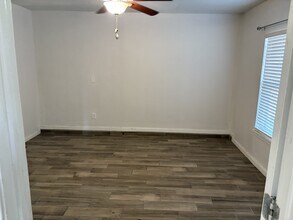 121 N Meadow St in Converse, TX - Building Photo - Building Photo