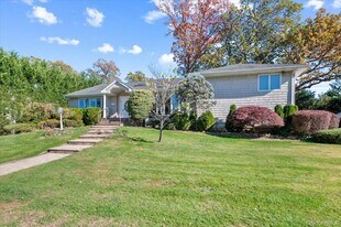 25 Belmont Dr W in Roslyn Heights, NY - Building Photo