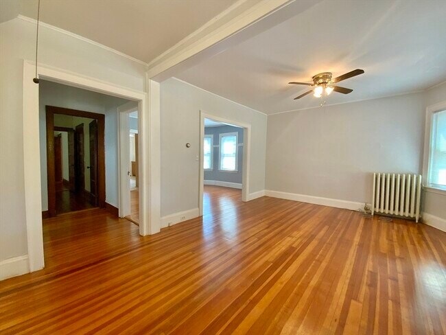 43 Trowbridge St in Arlington, MA - Building Photo - Building Photo