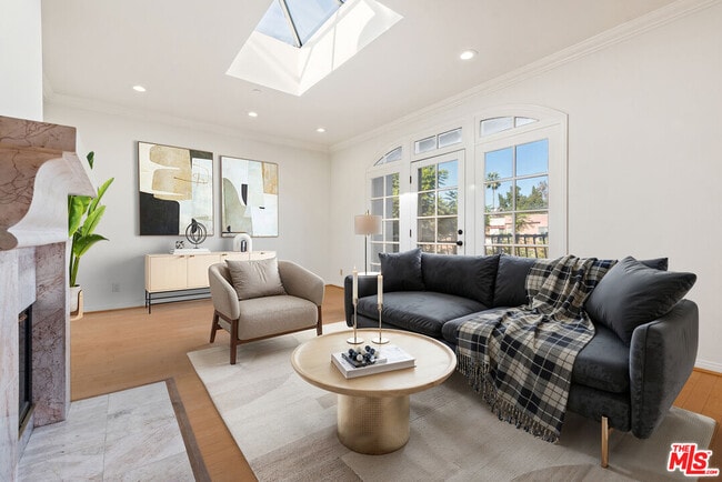 2025 S Beverly Glen Blvd in Los Angeles, CA - Building Photo - Building Photo