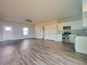 3816 Skylane Ave in Corsicana, TX - Foto de edificio - Building Photo