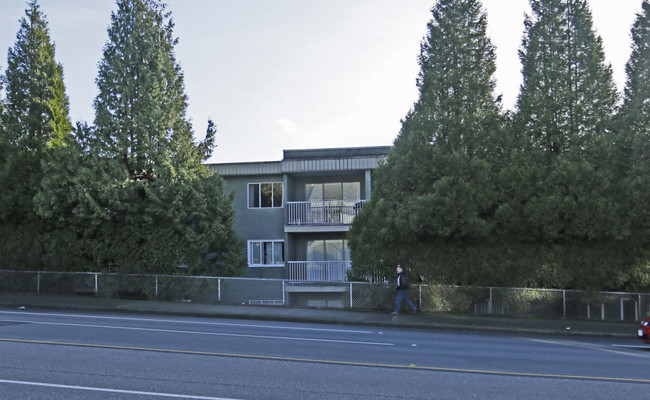 Howard Ave Apartments in Burnaby, BC - Building Photo - Building Photo