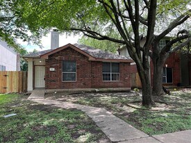 813 Black Locust Drive West in Pflugerville, TX - Building Photo