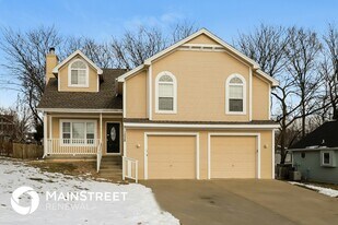 1028 Bob White Ln in Liberty, MO - Building Photo