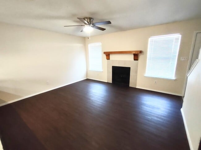 1225 Dallas Dr in Denton, TX - Building Photo - Building Photo