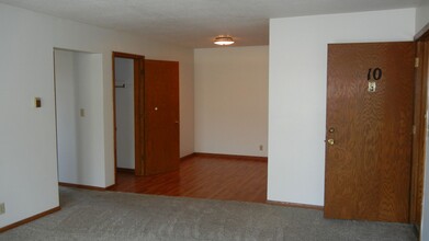 Village Court Apartments in North Mankato, MN - Building Photo - Interior Photo