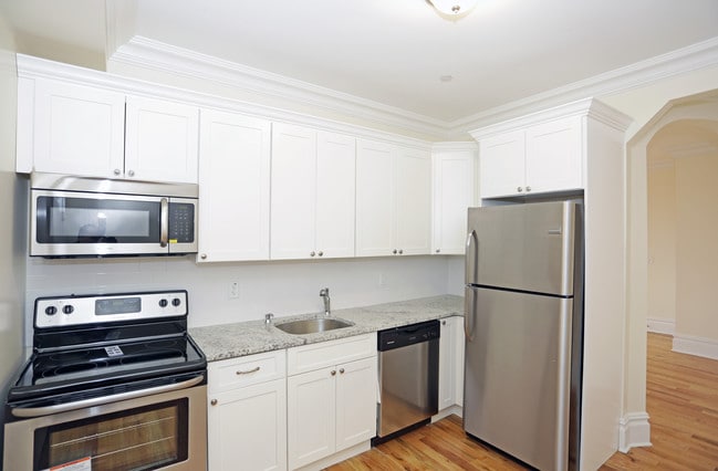 Ponciana Apartments: Contemporary Comfort and Affordable Luxury in North Bergen!