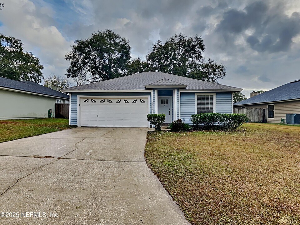 8256 Creek Hollow Ct in Jacksonville, FL - Building Photo