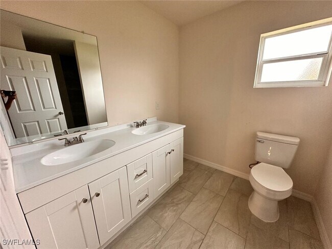 property at 915 SW 36th Terrace