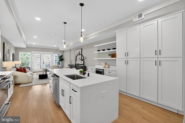 1329 Irving St NW in Washington, DC - Foto de edificio - Building Photo