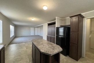 105 Nicole Ct in Howell, MI - Foto de edificio - Building Photo