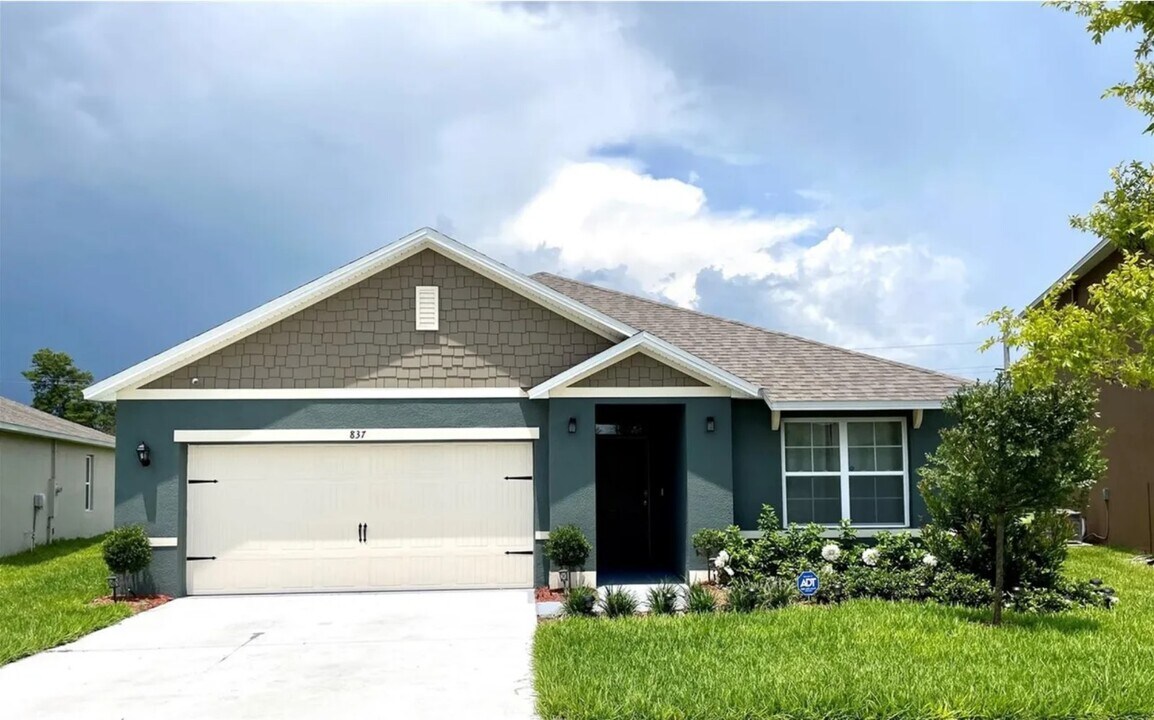 837 Cuyahoga Dr in Orange City, FL - Building Photo
