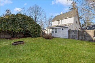 206 Riverside Ave in Warwick, RI - Building Photo - Building Photo