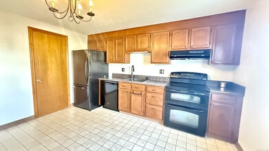 4 Persimmon Ln in Glastonbury, CT - Building Photo - Building Photo