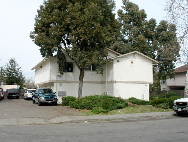 917-927 Sunset Ave in Santa Rosa, CA - Foto de edificio - Building Photo