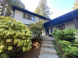 3279 Zapata Pl in Victoria, BC - Building Photo