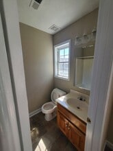 7035 Evergreen Rd in Mechanicsville, VA - Foto de edificio - Building Photo