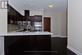 2480-2480 Prince Michael Drive in Oakville, ON - Building Photo - Building Photo