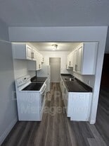 200 Park Rd N in Oshawa, ON - Building Photo