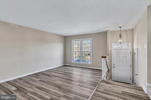 12228 Grassy Hill Ct in Fairfax, VA - Building Photo