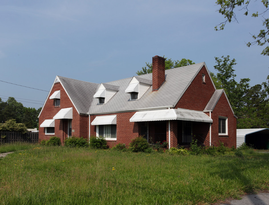 2340 W English Rd in High Point, NC - Building Photo