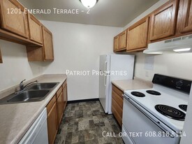 1201 Emerald Terrace