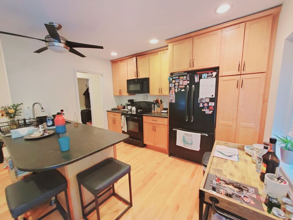 36 Turn of River Rd in Stamford, CT - Building Photo