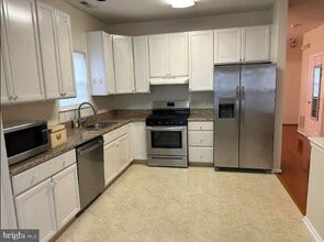 35 Versailles Blvd in Cherry Hill Township, NJ - Building Photo - Building Photo