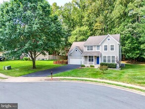 14504 Kestral Ct in Woodbridge, VA - Foto de edificio - Building Photo