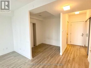 28 Wellesley St E in Toronto, ON - Building Photo - Building Photo