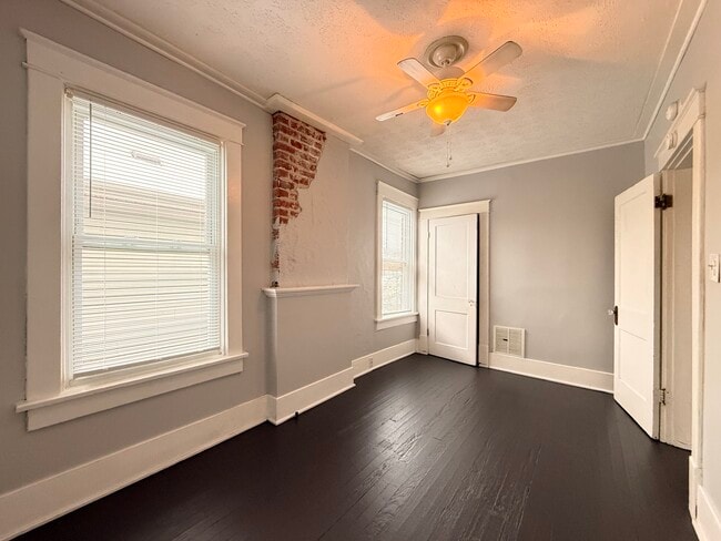 838 E 4th Ave in Columbus, OH - Foto de edificio - Building Photo