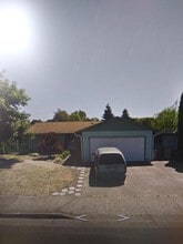 2739 S 9th St in Lebanon, OR - Building Photo - Building Photo