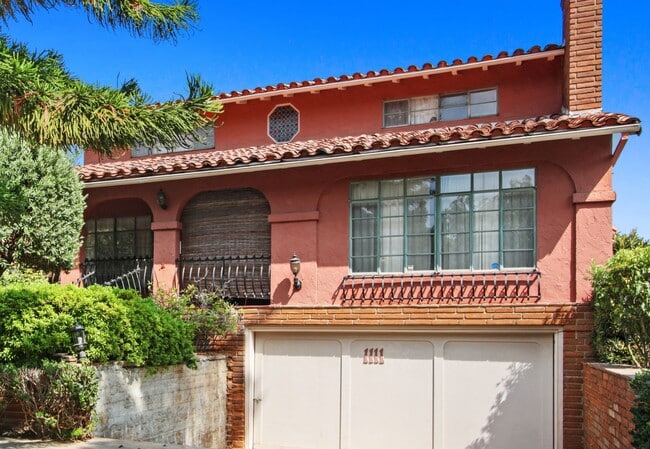 1111 17th St #D in Santa Monica - North of Wilshire Blvd! in Santa Monica, CA - Foto de edificio - Building Photo