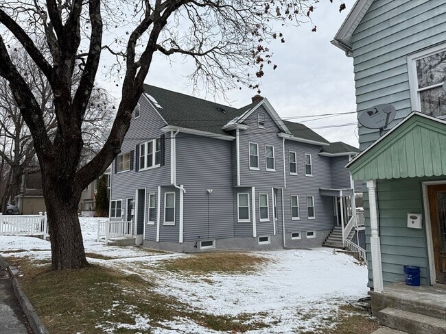 8 Beckman St in Worcester, MA - Building Photo - Building Photo