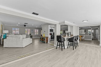 3921 Americana Dr-Unit -ID1230862P in Tampa, FL - Foto de edificio - Building Photo
