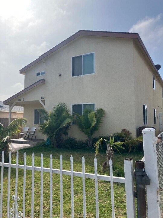 1422 W 98th St in Los Angeles, CA - Building Photo