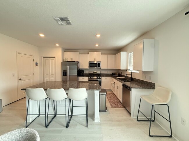 4011 86th St E in Palmetto, FL - Foto de edificio - Building Photo