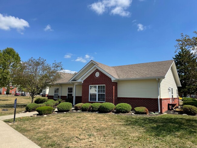 1304 E Liberty Cir in Greensburg, IN - Foto de edificio - Building Photo