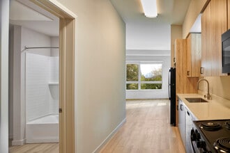 Aspenwood 62+ Senior Apartments in San Ramon, CA - Foto de edificio - Building Photo
