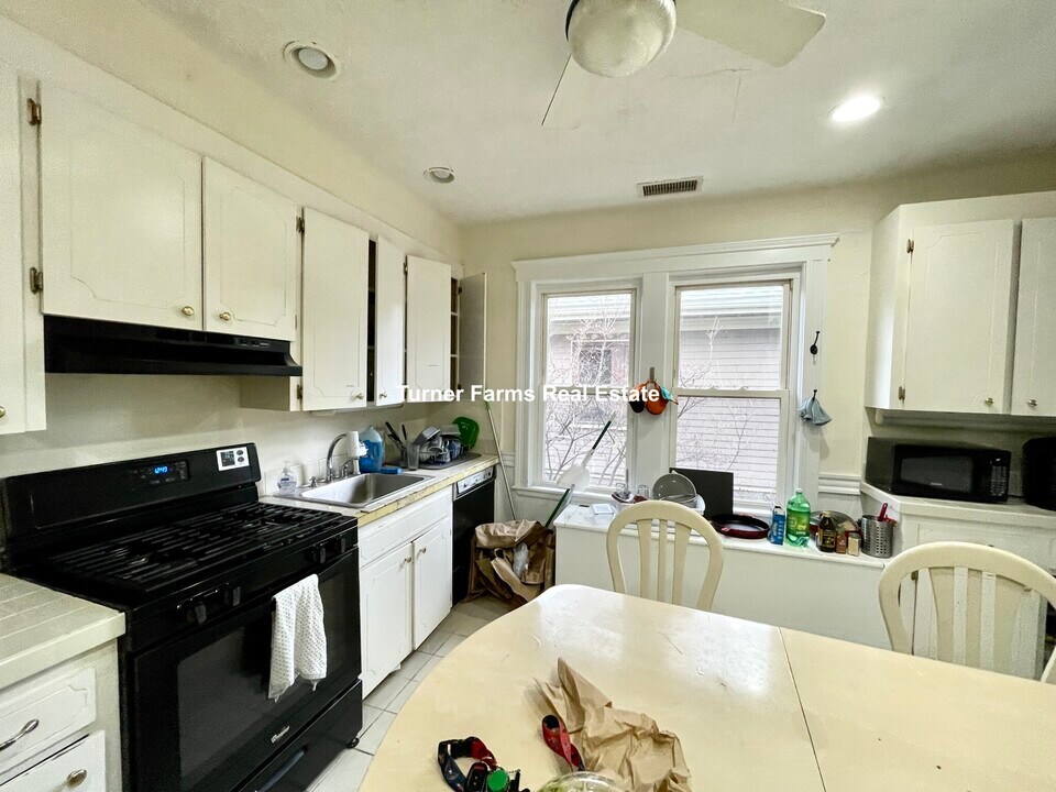 207 Boston Ave, Unit A in Medford, MA - Foto de edificio