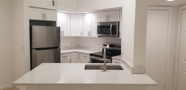 property at 3450 Pinewalk Dr N