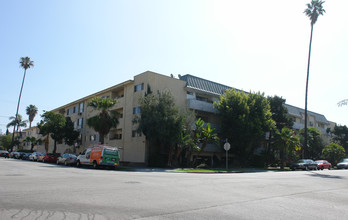 Gramercy Place Apartments in Los Angeles, CA - Building Photo - Building Photo