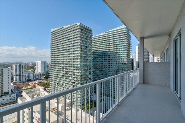 1250 S Miami Ave, Unit 2409 in Miami, FL - Building Photo - Building Photo