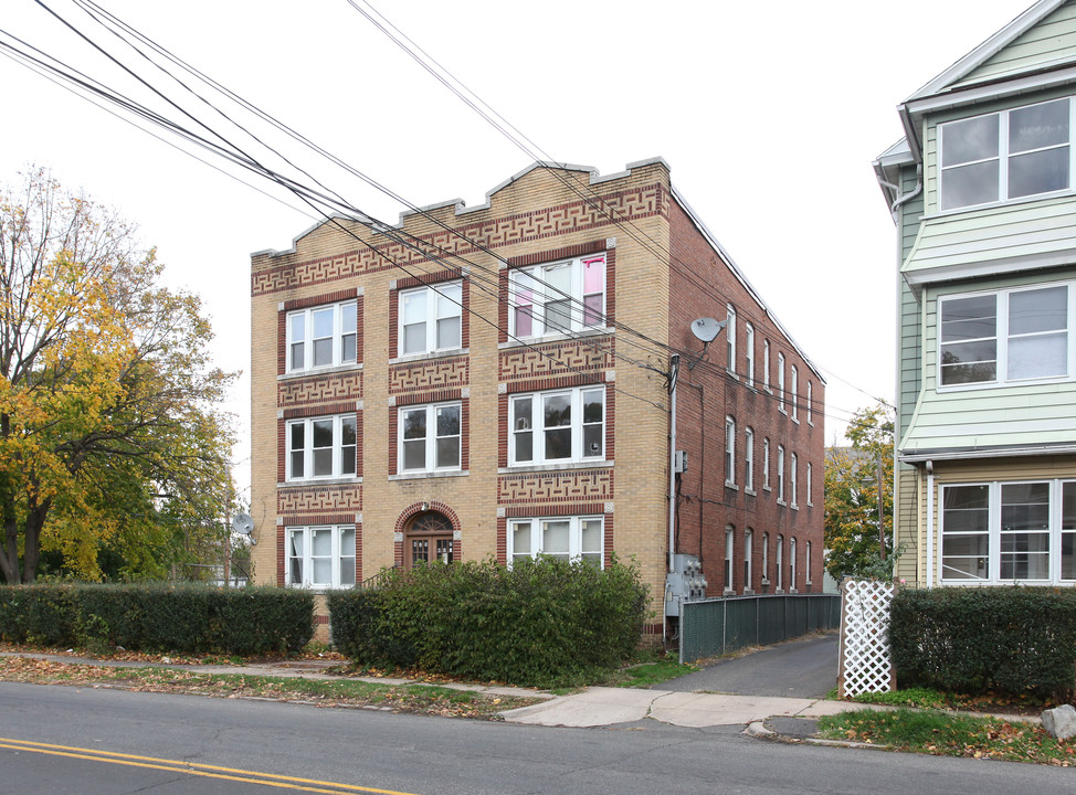 415-417 East St in New Britain, CT - Building Photo