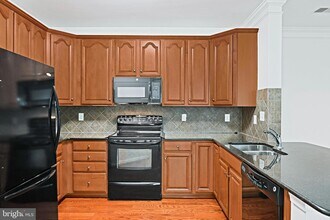 24701 Byrne Meadow Square, Unit 202 in Aldie, VA - Building Photo - Building Photo