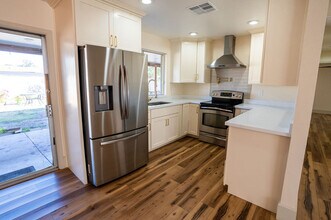 8428 W Heatherbrae Dr in Phoenix, AZ - Building Photo - Building Photo