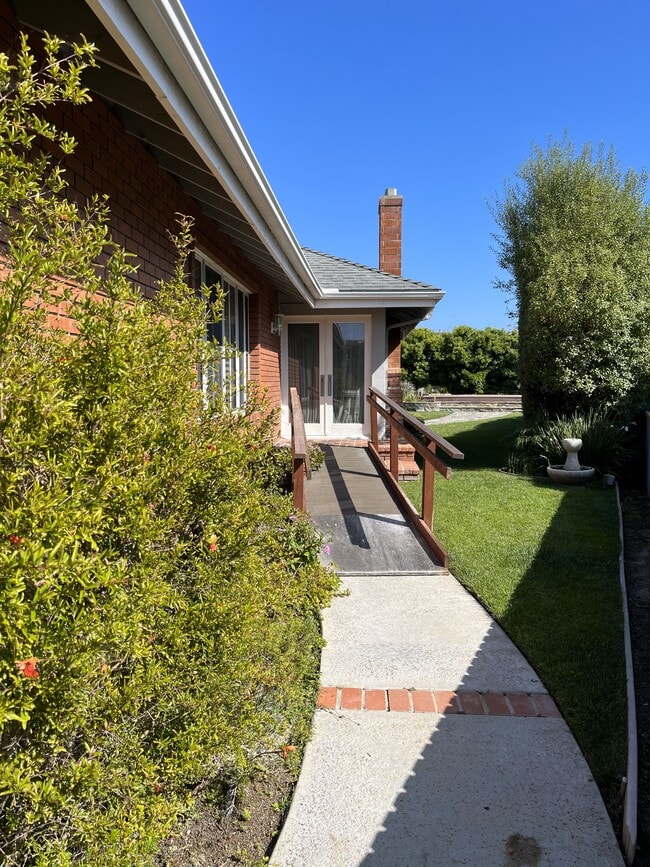 483 Calle Amigo in San Clemente, CA - Building Photo - Building Photo